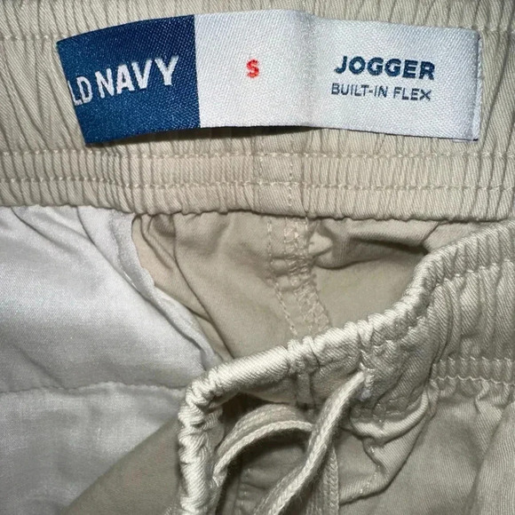 NWT! Men's Old Navy Shorts, Size S, Beige - Picture 6 of 11